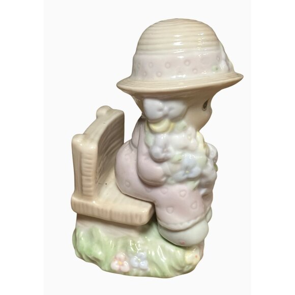 Precious Moments Seasoned with a Smile Salt and Pepper Shaker Set Porcelain 1997 - Picture 6 of 11